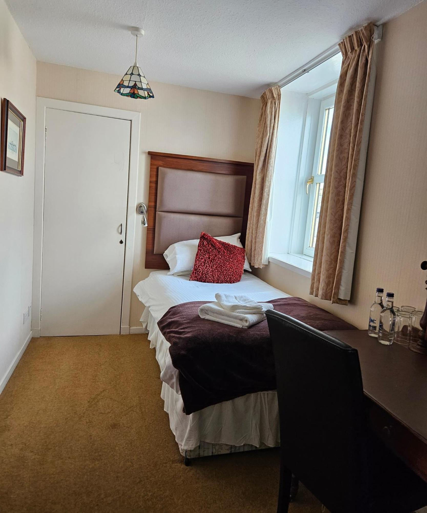 Station Hotel פורטסוי מראה חיצוני תמונה